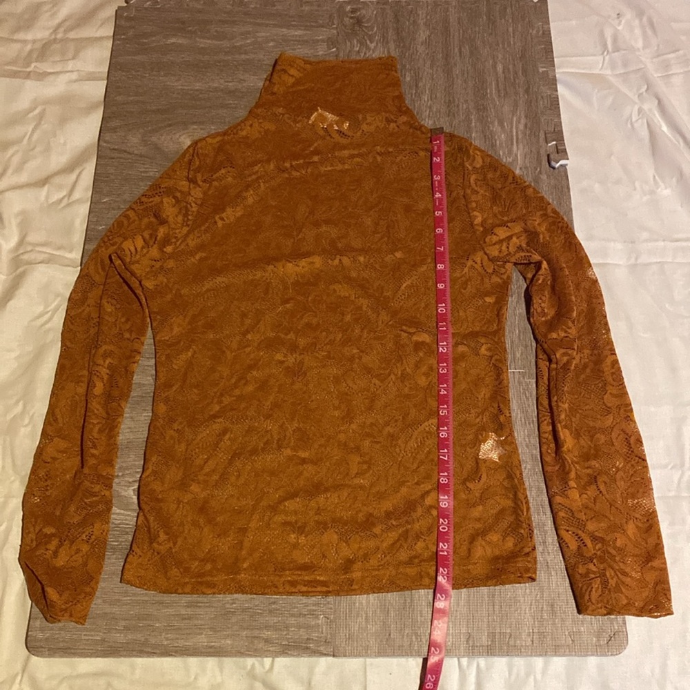Joyfolie lace top in ginger size large - Picture 3 of 3